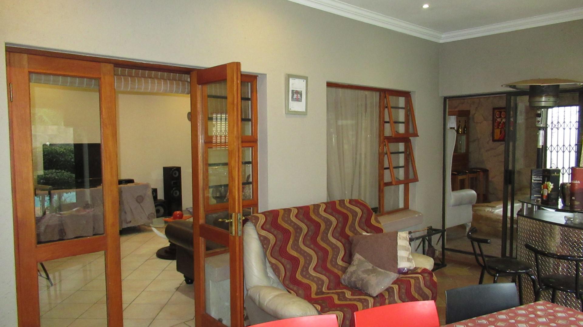 Entertainment - 48 square meters of property in Van Riebeeckpark