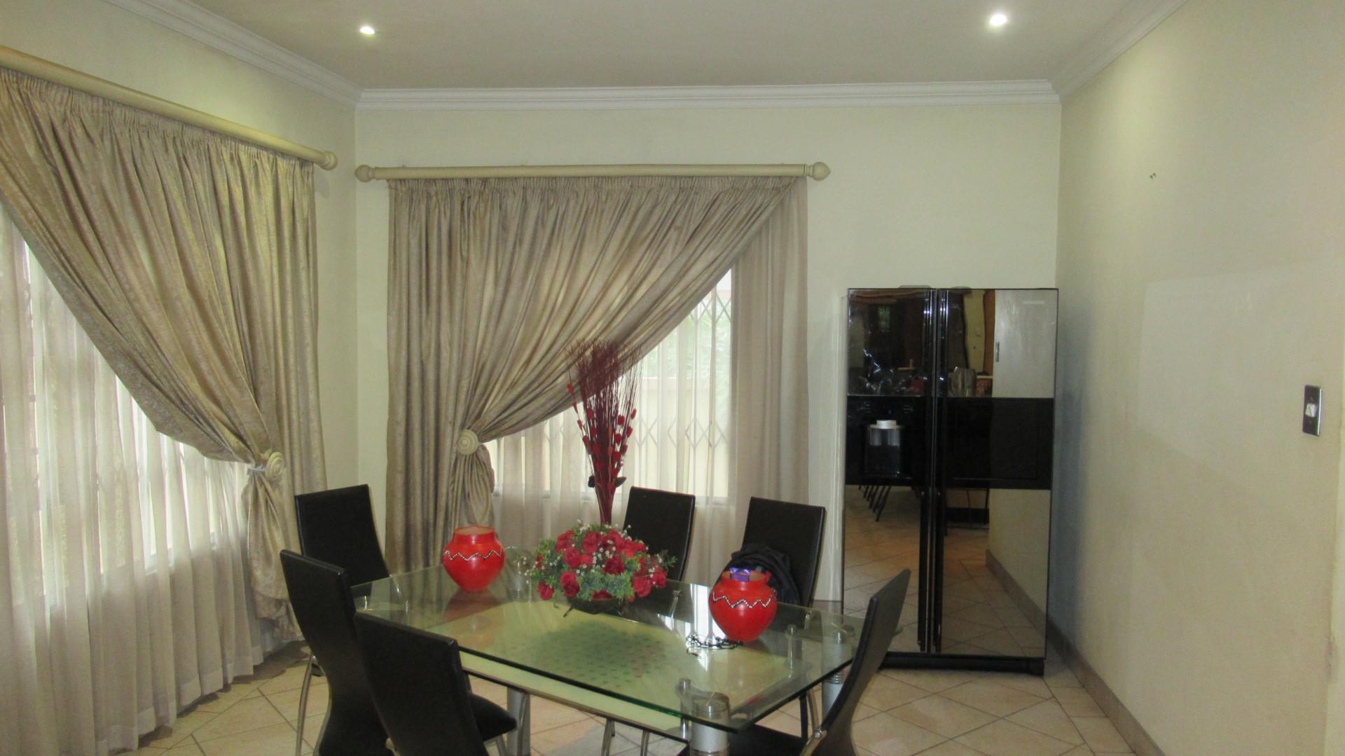 Dining Room - 20 square meters of property in Van Riebeeckpark