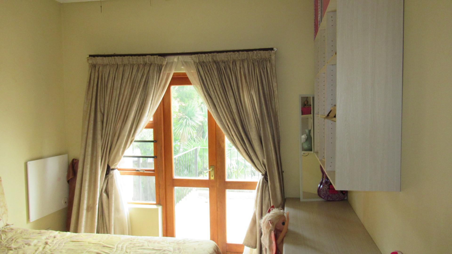 Bed Room 2 - 14 square meters of property in Van Riebeeckpark