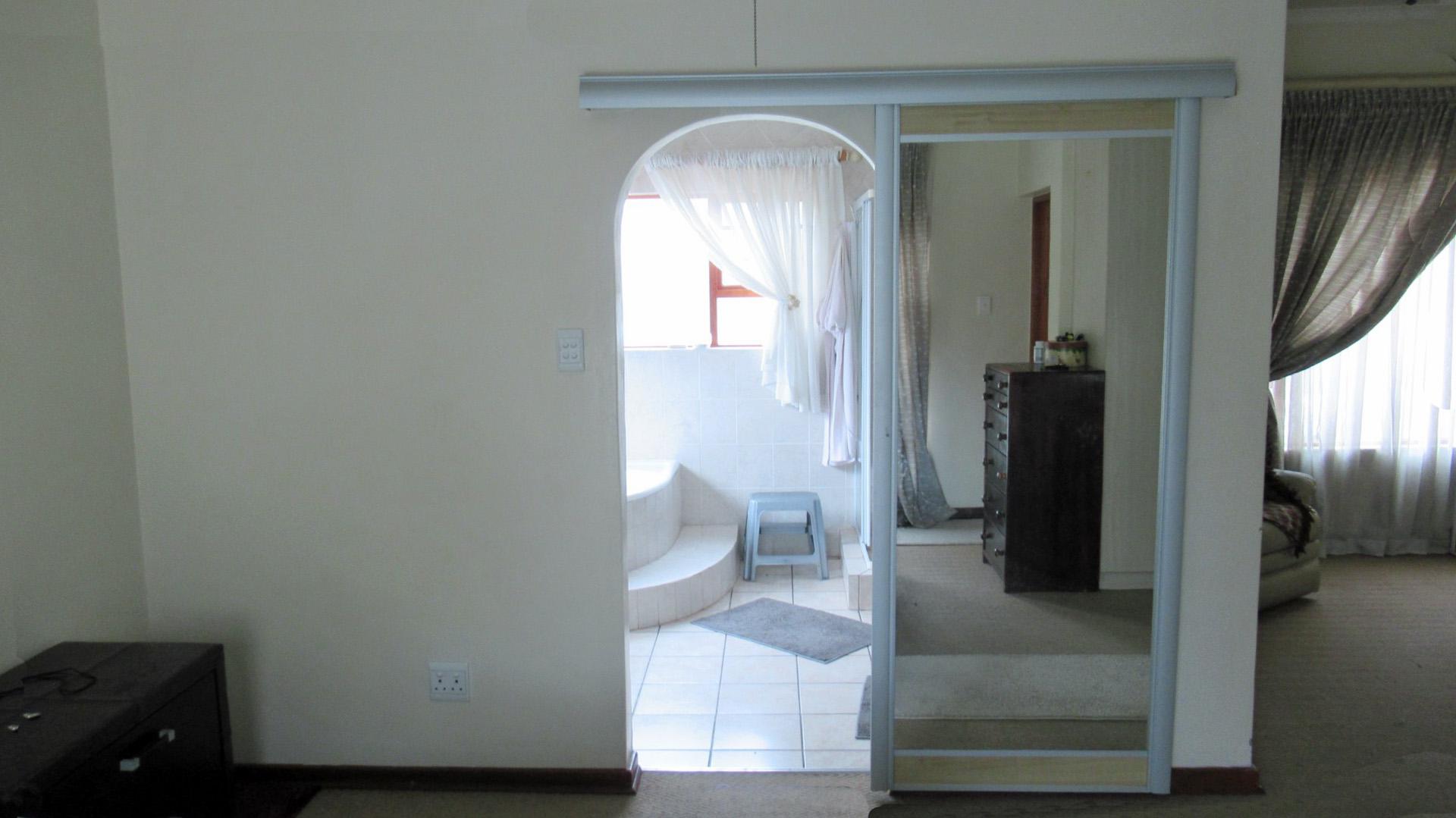 Main Bedroom - 31 square meters of property in Van Riebeeckpark