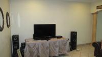 Lounges - 24 square meters of property in Van Riebeeckpark