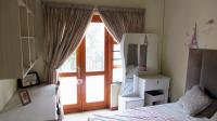 Bed Room 3 - 14 square meters of property in Van Riebeeckpark