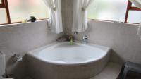 Main Bathroom - 11 square meters of property in Van Riebeeckpark
