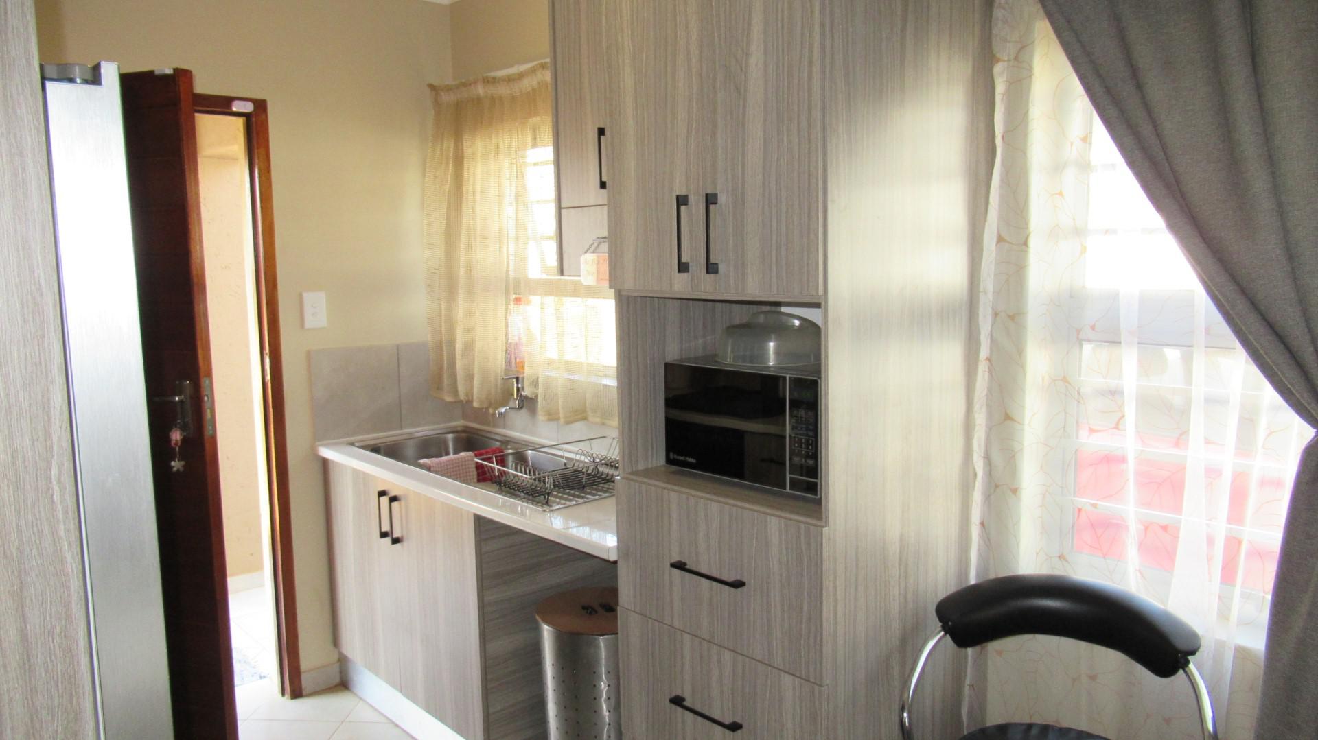 Kitchen - 9 square meters of property in Salfin