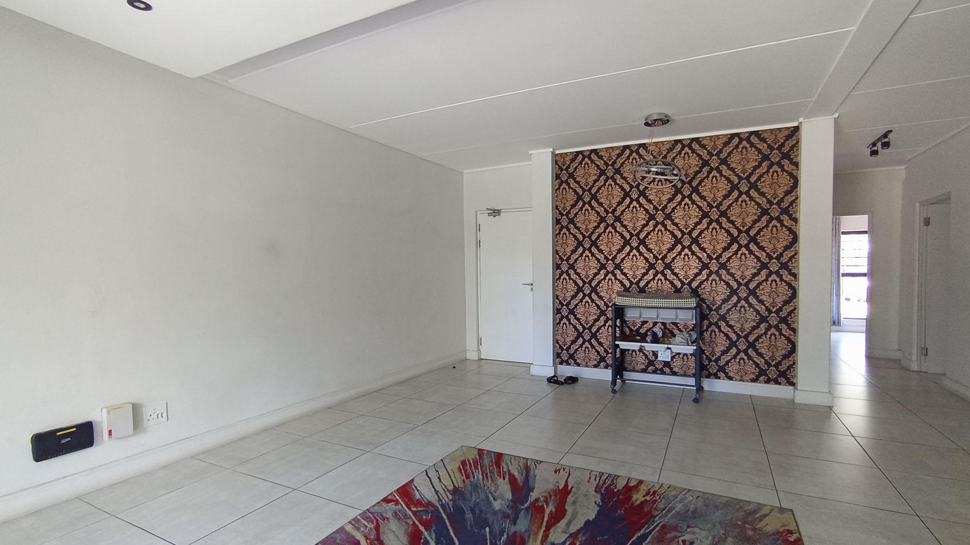 Lounges - 31 square meters of property in Jukskei Park