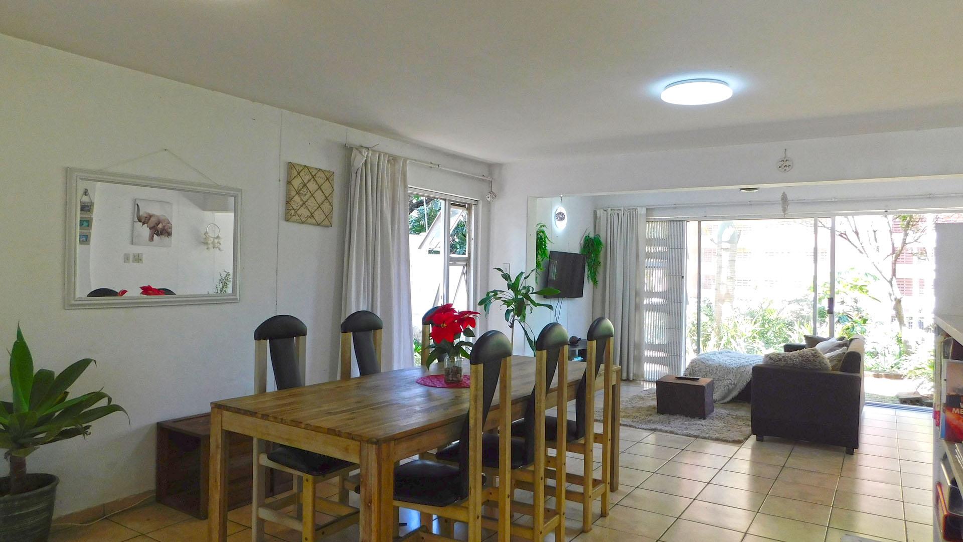 Dining Room - 15 square meters of property in Amanzimtoti 