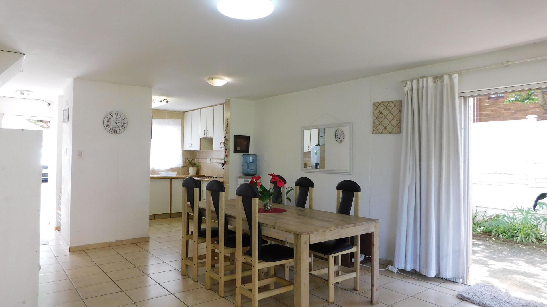 Dining Room - 15 square meters of property in Amanzimtoti 