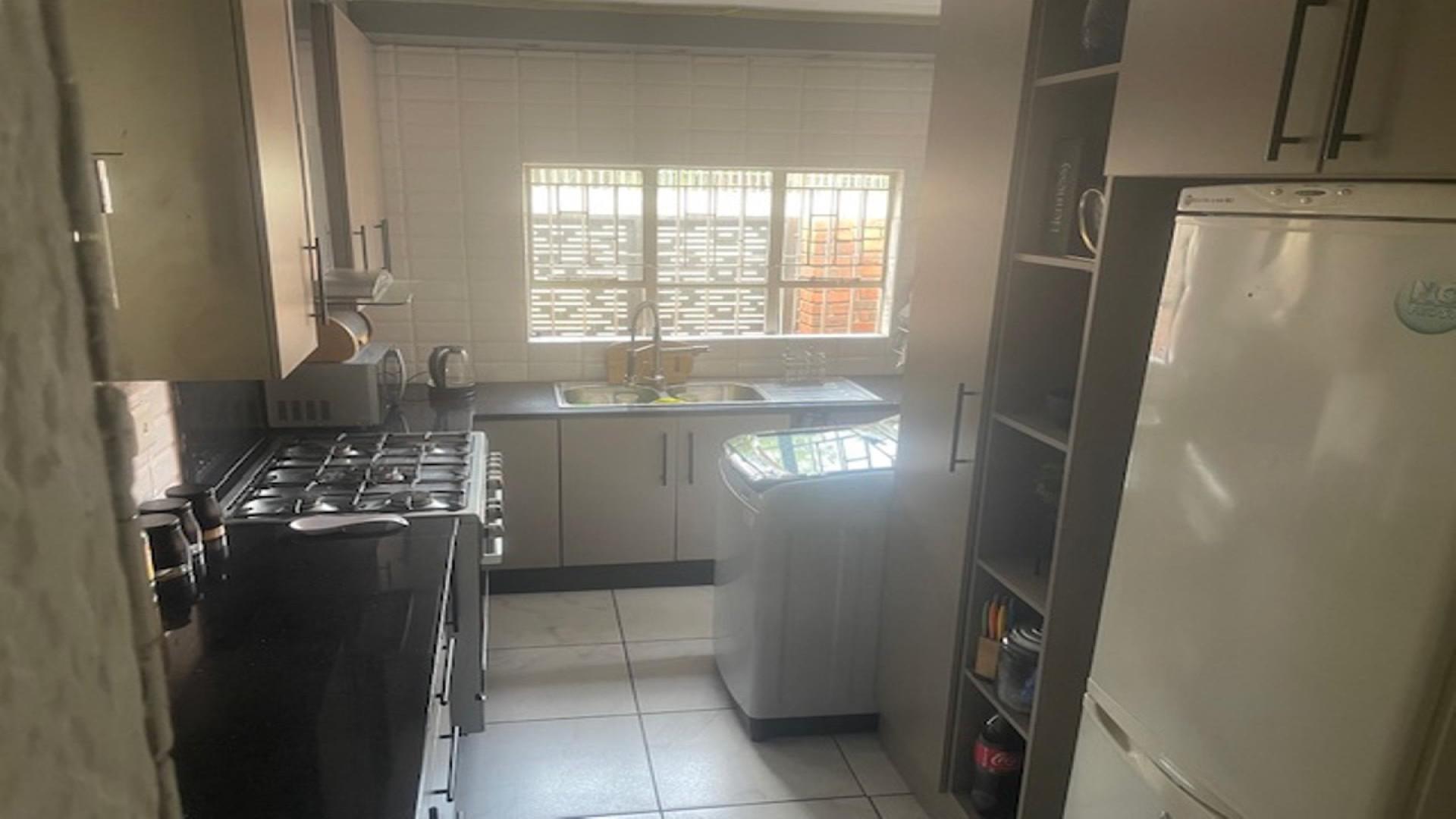 Kitchen of property in Birchleigh North