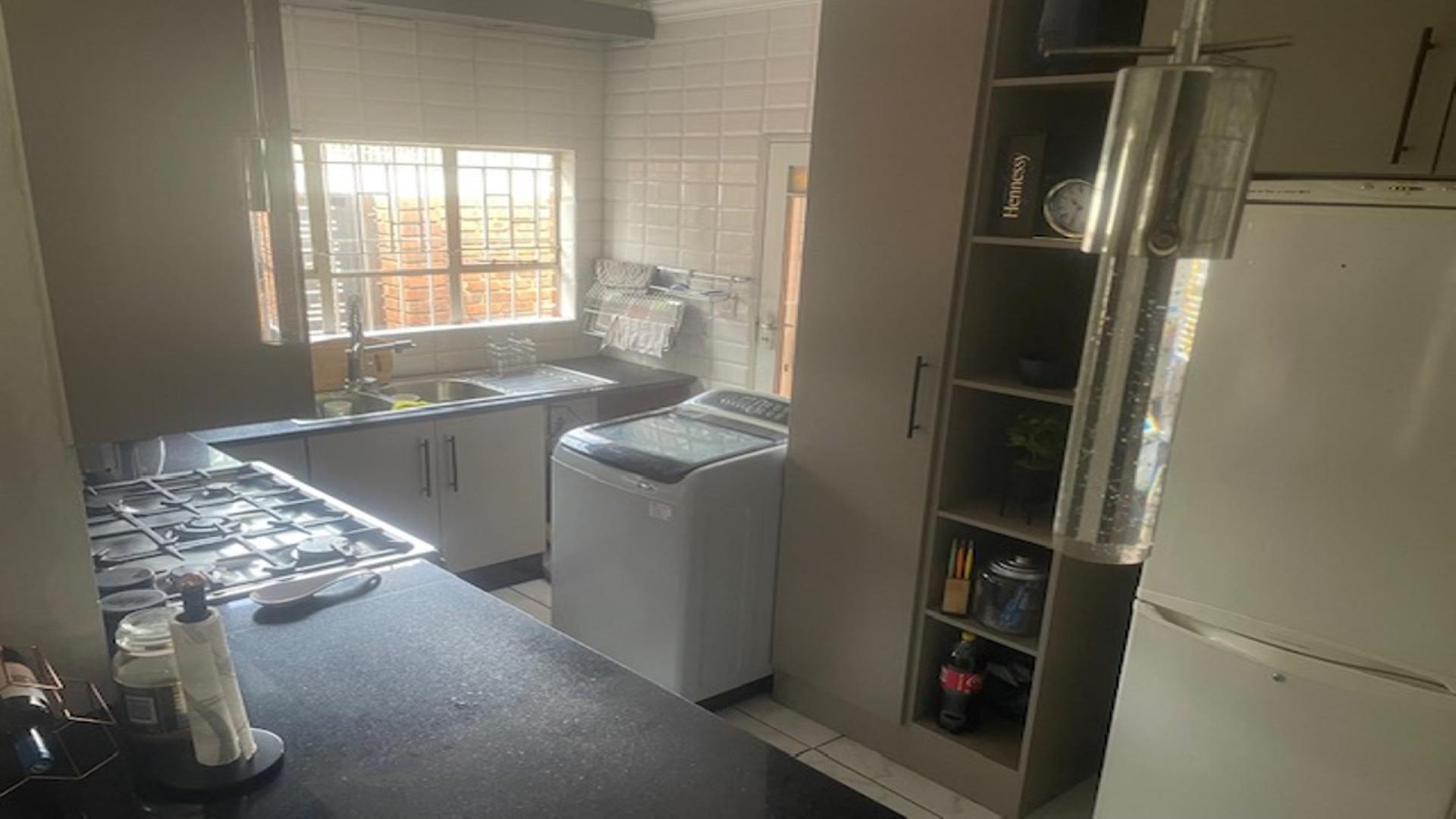 Kitchen of property in Birchleigh North