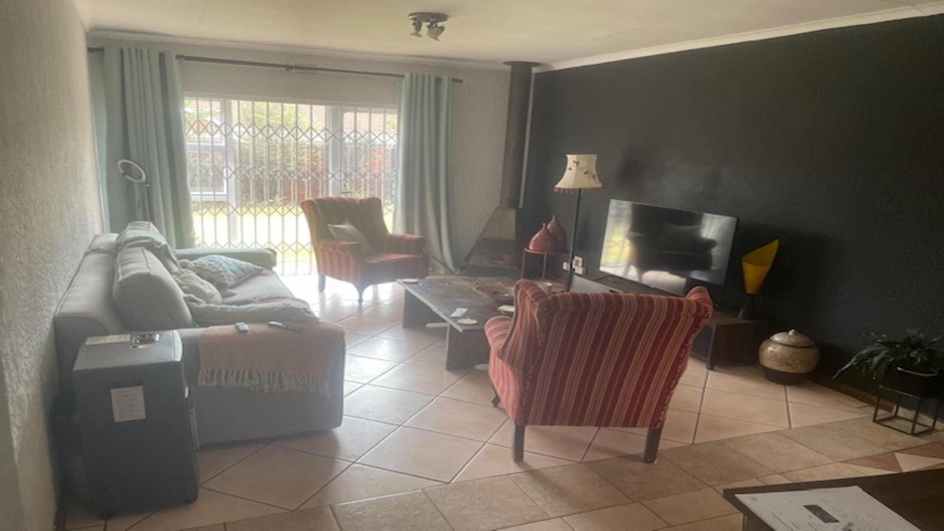 Lounges of property in Birchleigh North