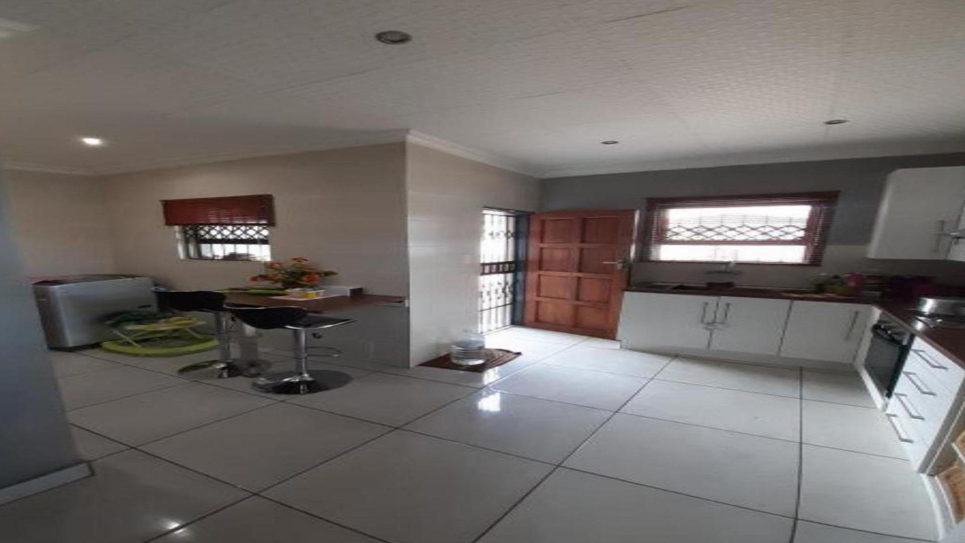 Dining Room - 20 square meters of property in Culturapark