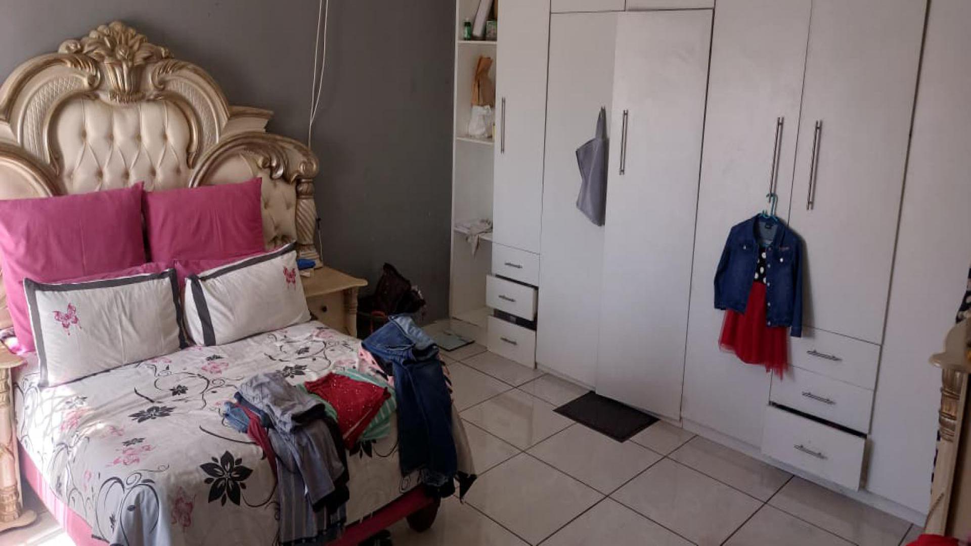 Bed Room 5+ of property in Culturapark