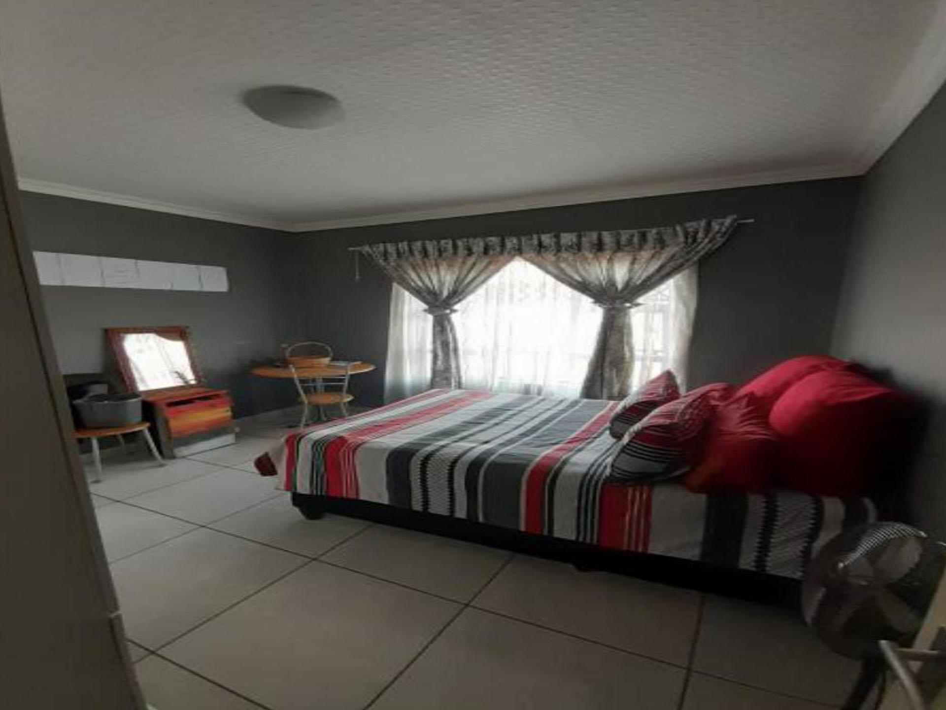 Bed Room 3 - 15 square meters of property in Culturapark