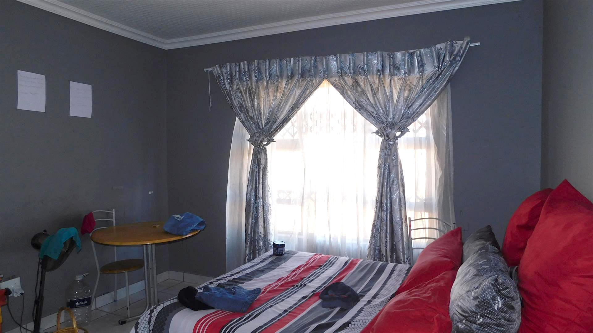 Bed Room 3 - 15 square meters of property in Culturapark