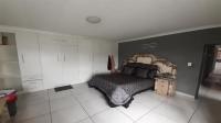 Bed Room 1 - 14 square meters of property in Culturapark