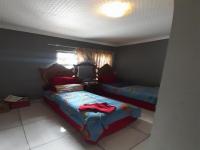 Bed Room 1 - 14 square meters of property in Culturapark
