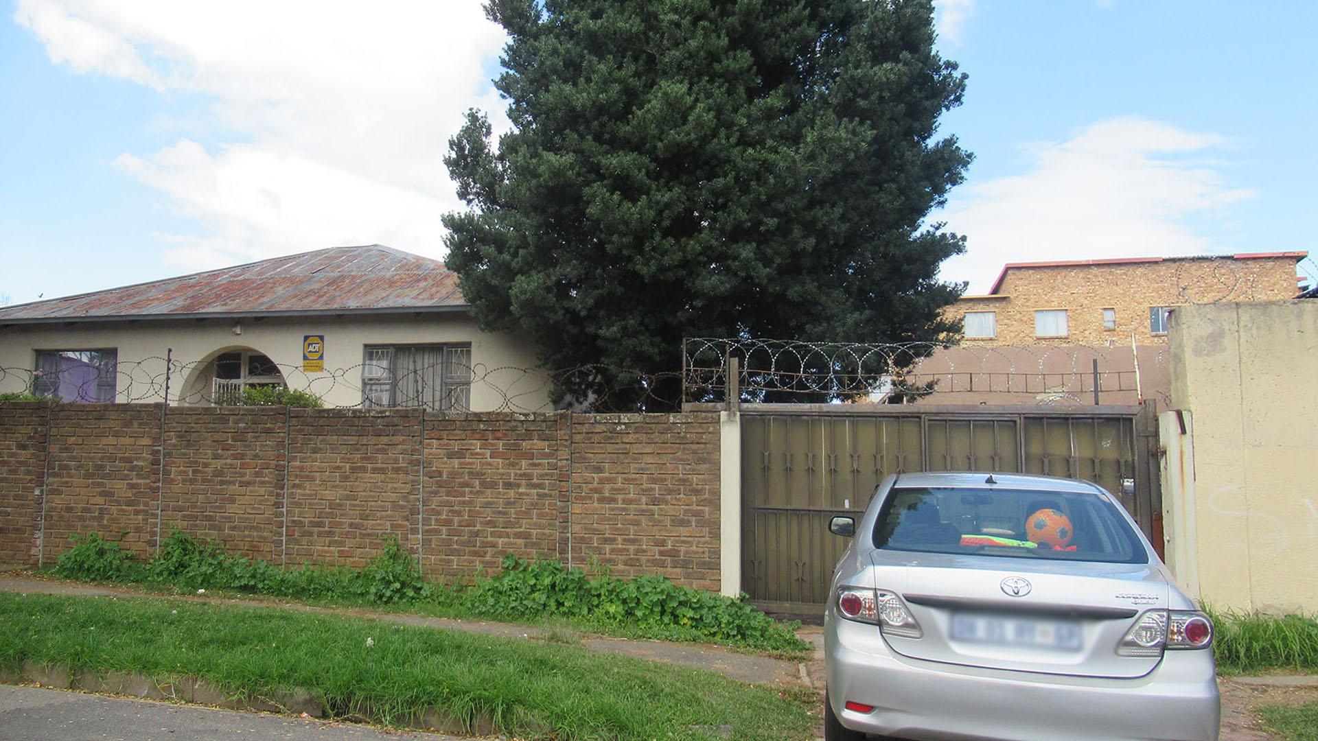 Front View of property in Turf Club