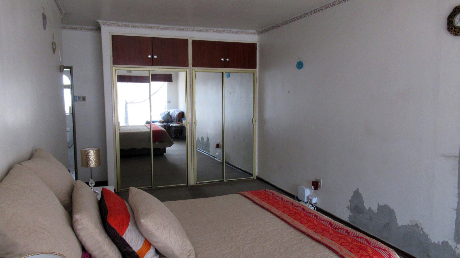Main Bedroom - 29 square meters of property in Esther Park