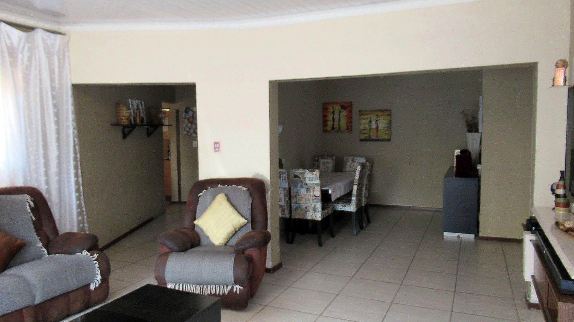 Lounges - 29 square meters of property in Esther Park
