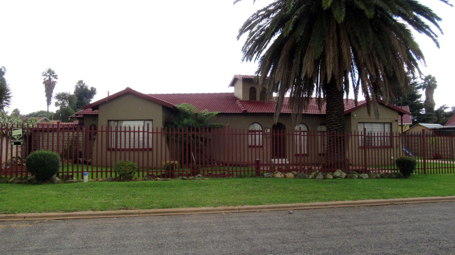 Front View of property in Esther Park