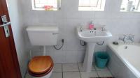 Main Bathroom - 5 square meters of property in Esther Park