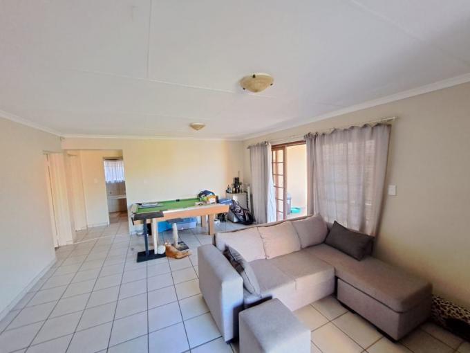 3 Bedroom Simplex for Sale For Sale in Waterval East - MR551940
