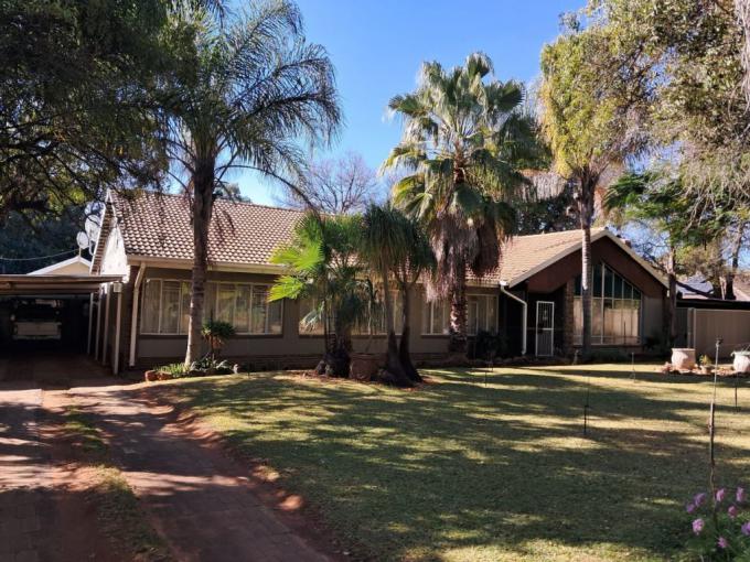 5 Bedroom House for Sale For Sale in Protea Park Remove - MR552170
