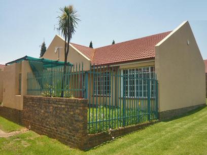 2 Bedroom Simplex for Sale and to Rent For Sale in Kempton Park - Home Sell - MR55296