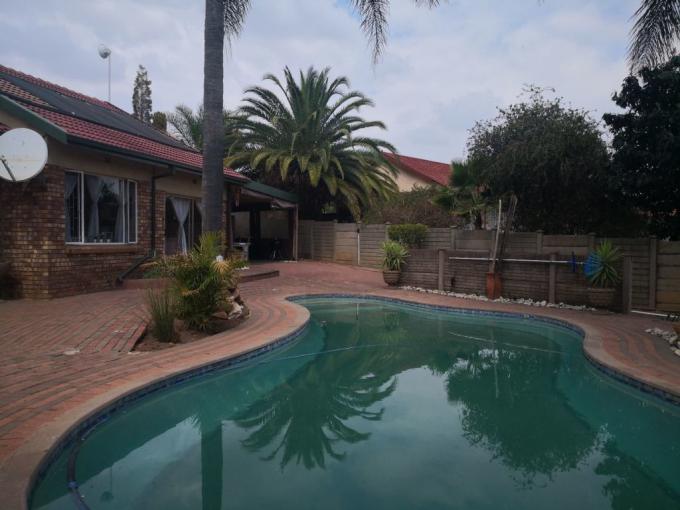 11 Bedroom House for Sale For Sale in Die Heuwel - MR554425