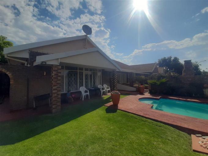 4 Bedroom House for Sale For Sale in Parys - MR554614