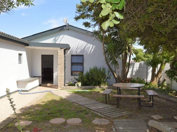 4 Bedroom House for Sale For Sale in Britannia Bay - MR554899