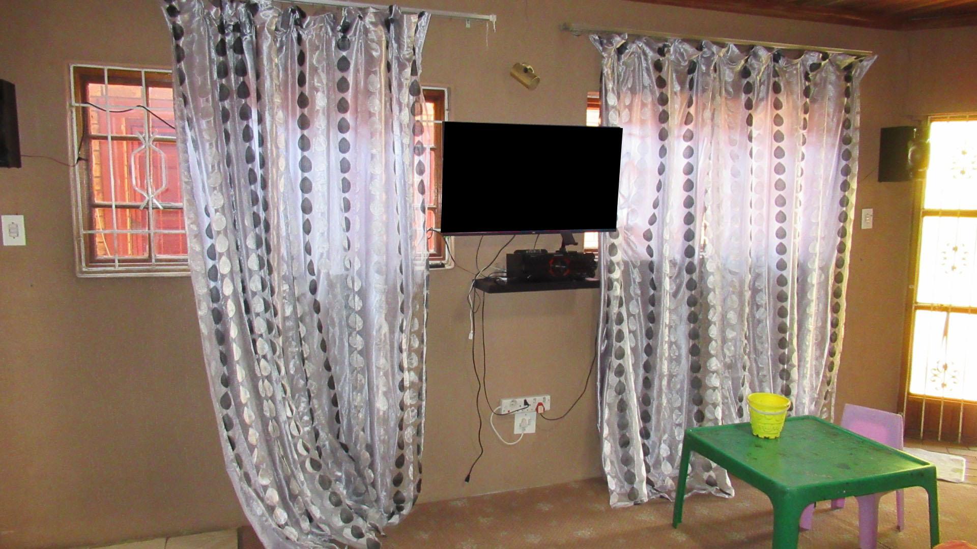 Lounges - 55 square meters of property in Lenasia South