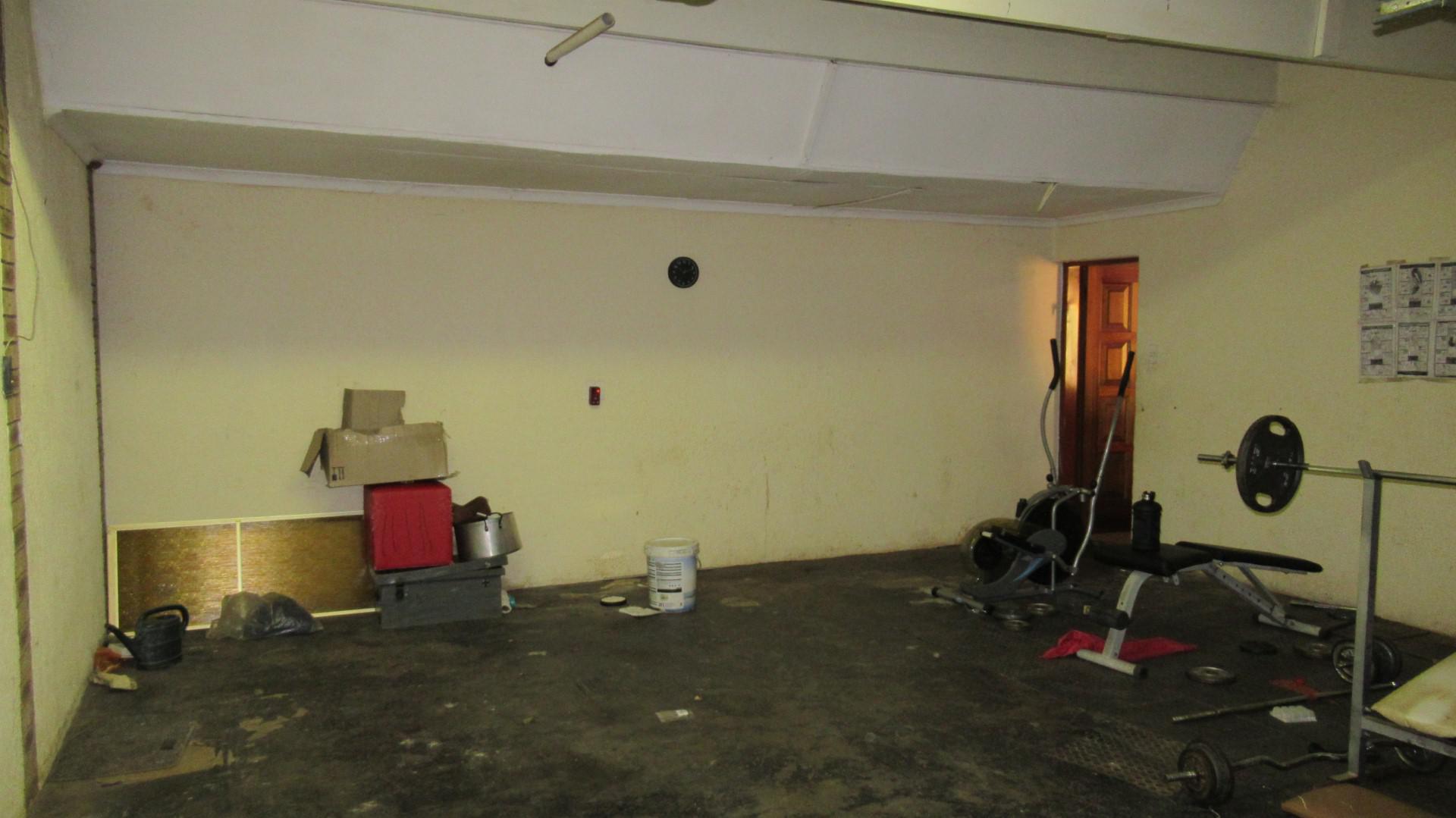 Rooms - 79 square meters of property in Lenasia South