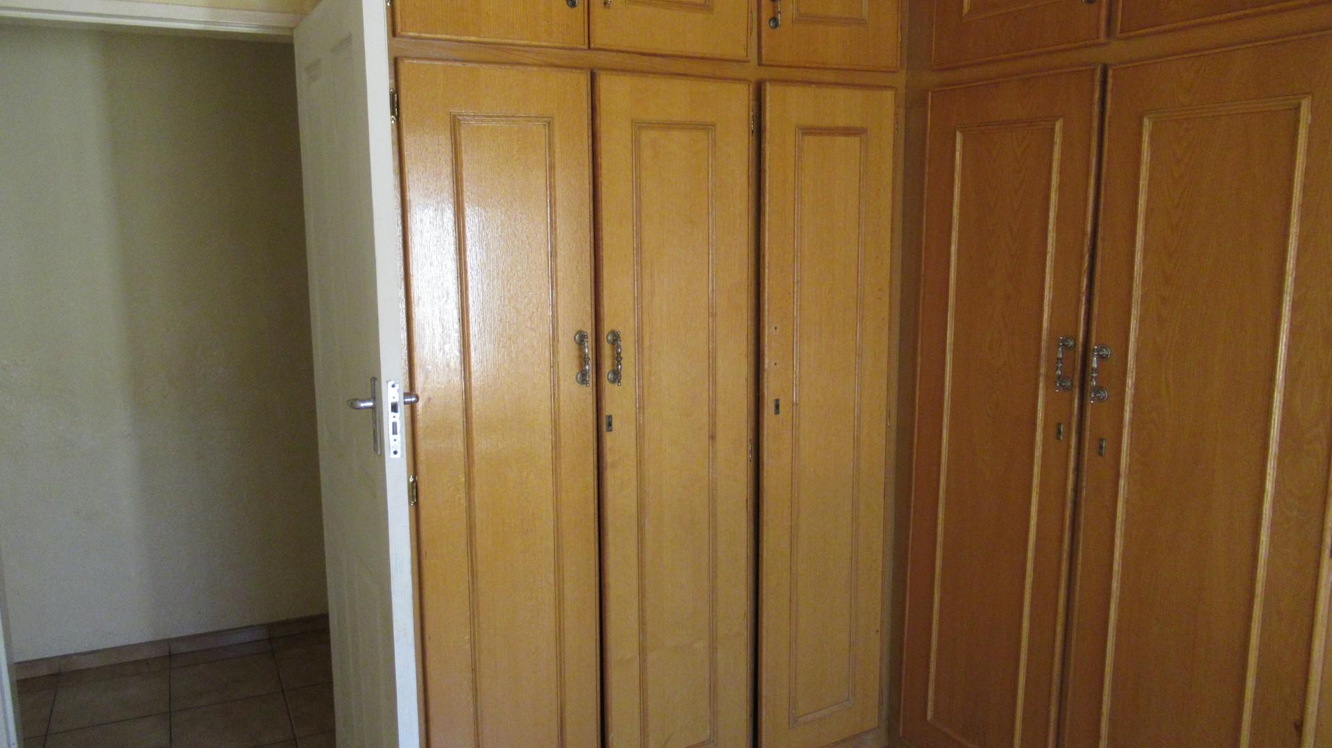 Bed Room 1 - 11 square meters of property in Lenasia South