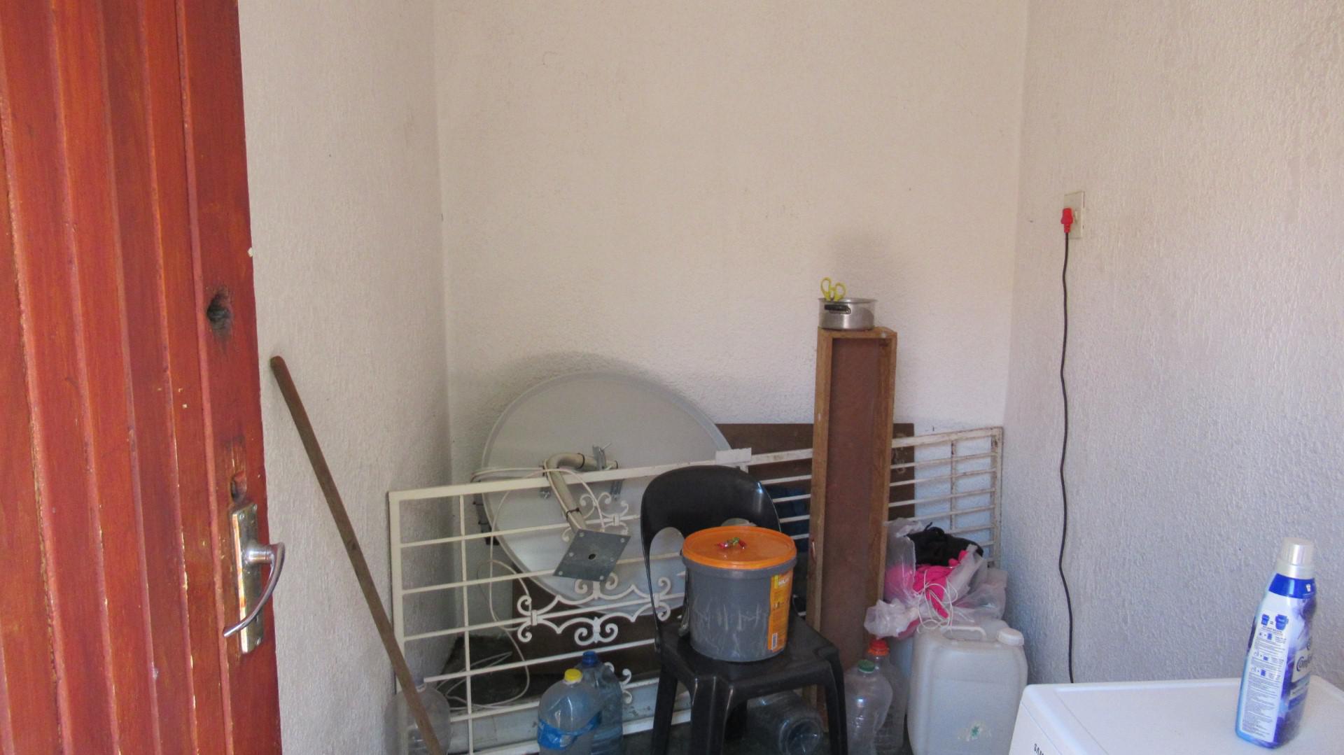 Rooms - 79 square meters of property in Lenasia South