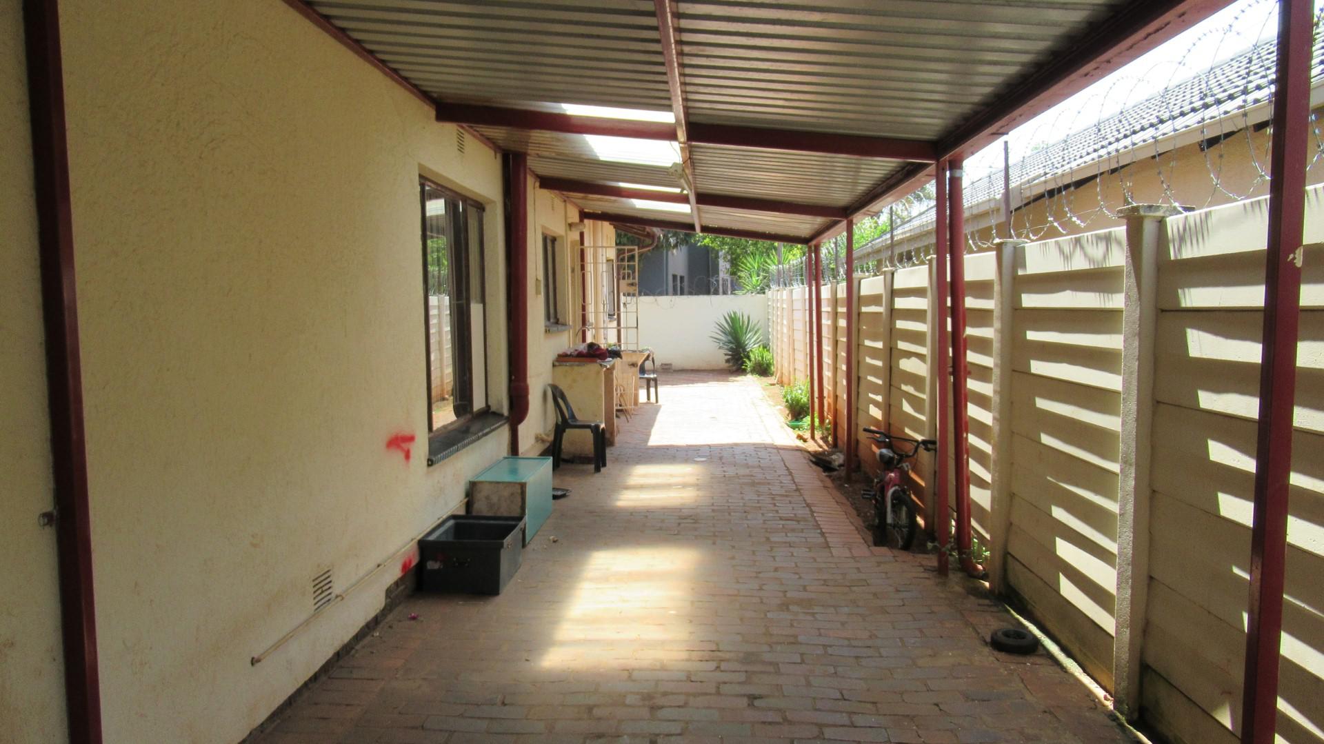 Spaces - 7 square meters of property in Lenasia South