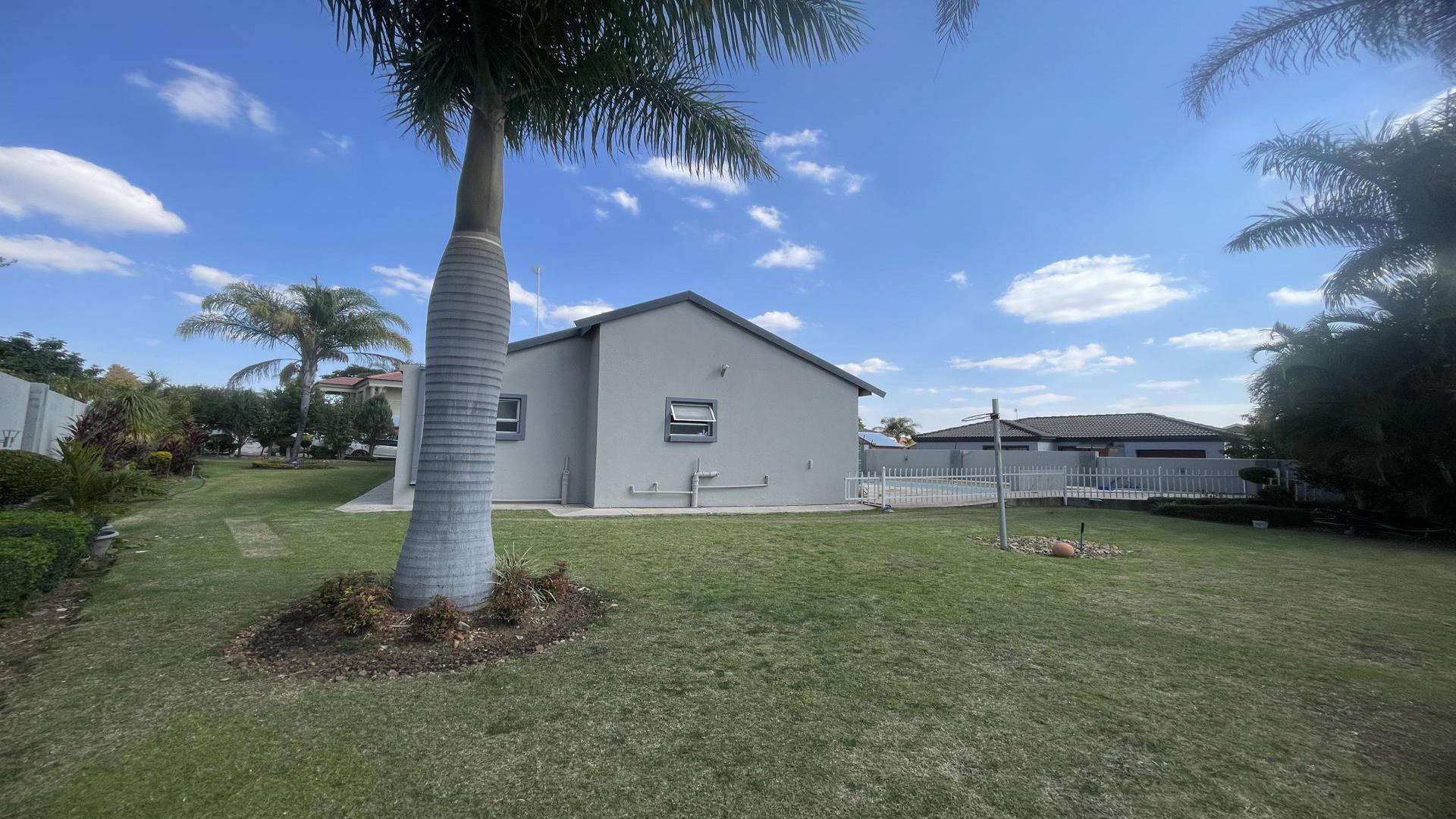 Backyard of property in Bendor