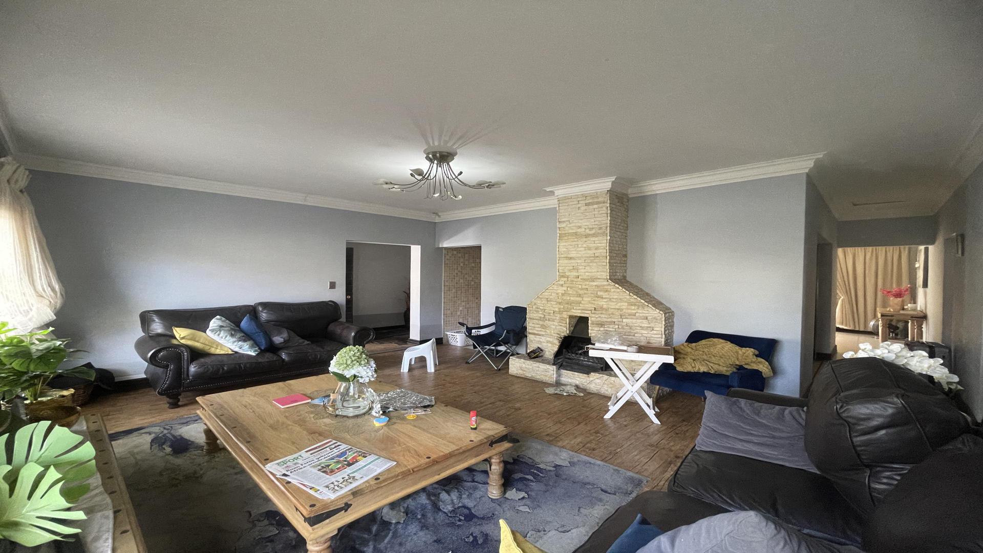Lounges of property in Bendor