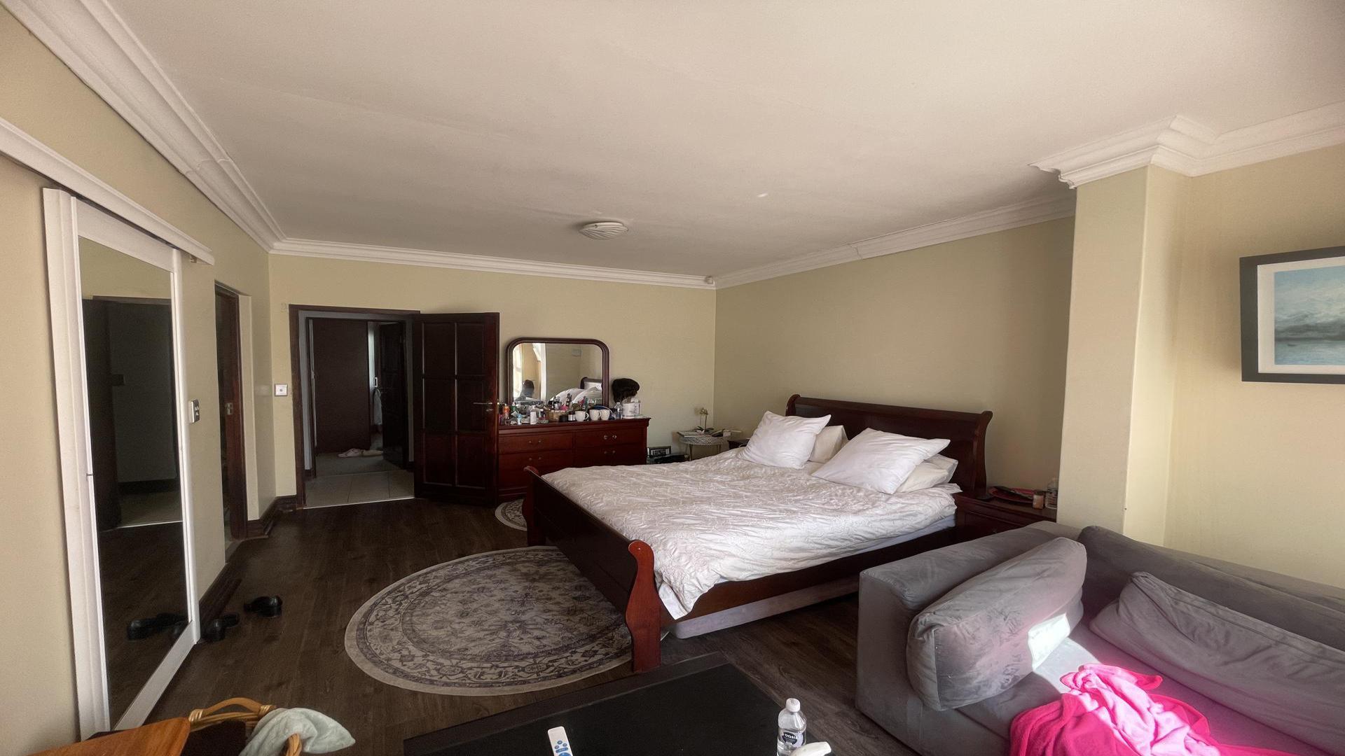 Main Bedroom of property in Bendor