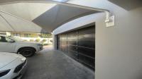 Garage of property in Bendor
