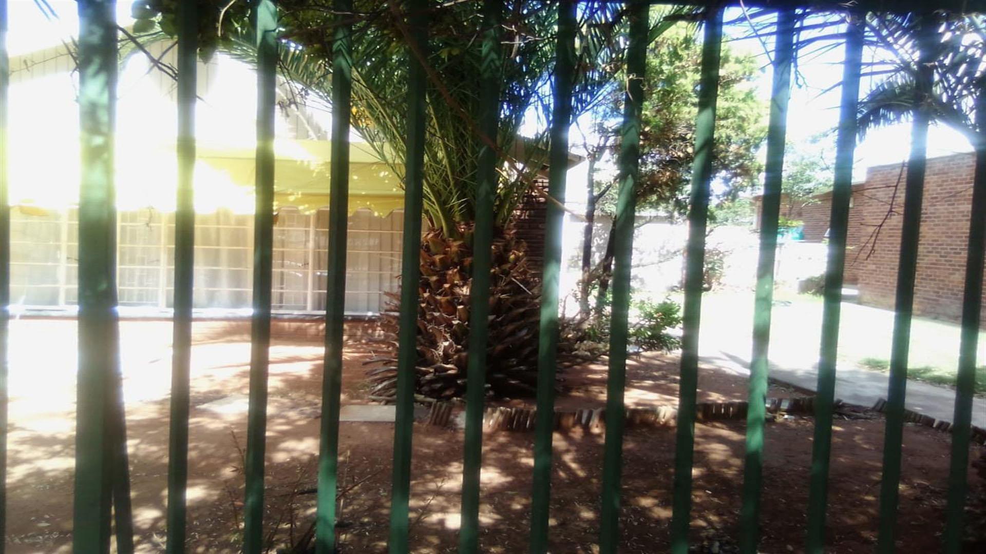 Front View of property in Koffiefontein