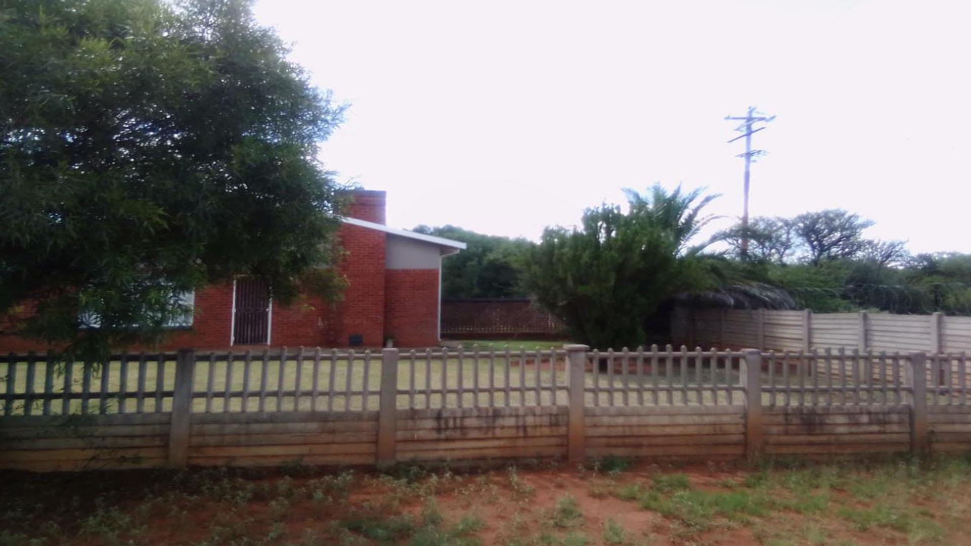 Front View of property in Koffiefontein