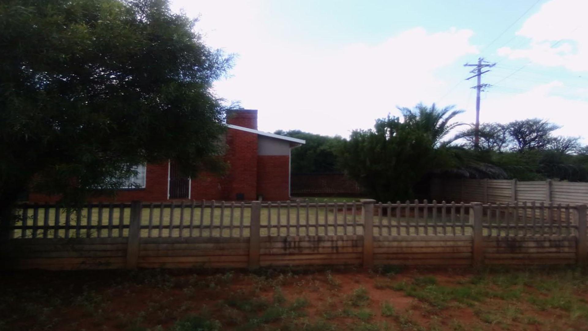 Front View of property in Koffiefontein