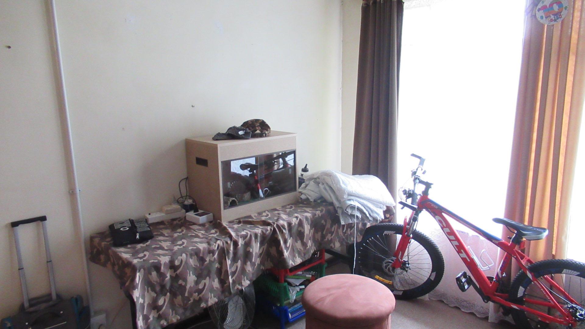 Bed Room 4 - 14 square meters of property in Sasolburg