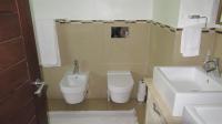 Main Bathroom - 9 square meters of property in Simbithi Eco Estate