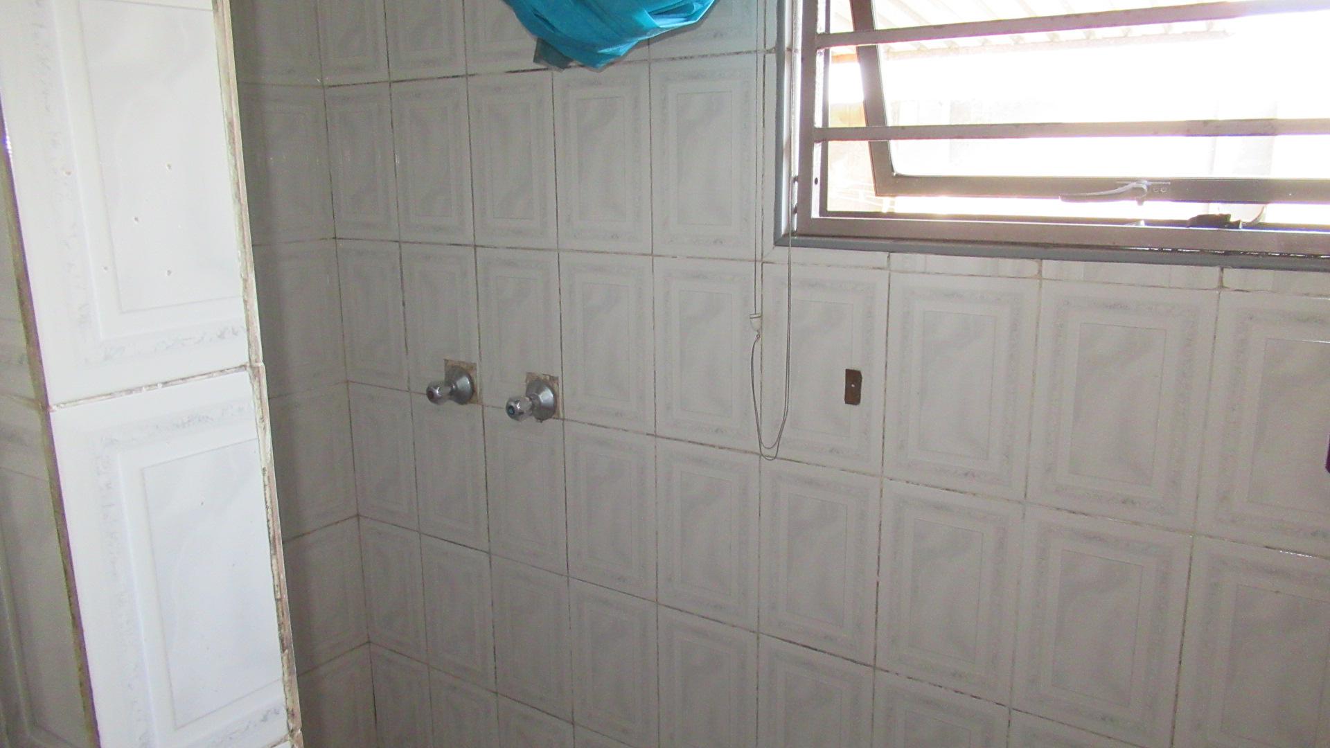 Bathroom 1 - 11 square meters of property in Lenasia