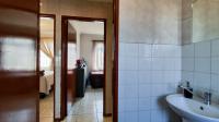 Bathroom 1 - 4 square meters of property in Albemarle
