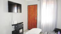 Lounges - 14 square meters of property in Windmill Park