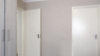 Main Bedroom - 18 square meters of property in Windmill Park