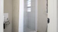 Main Bathroom - 5 square meters of property in Windmill Park